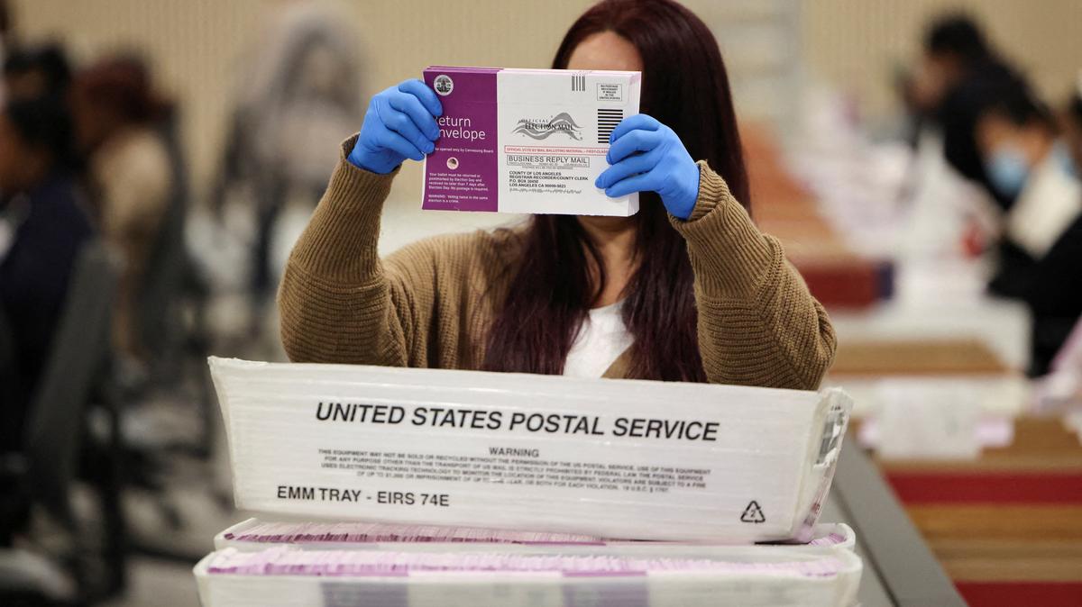 FILE PHOTO: An election worker processes ballots during a special election on redistricting at the Los Angeles County Ballot Processing Center in City of Industry, California, U.S., November 4, 2025. REUTERS/Daniel Cole/File Photo