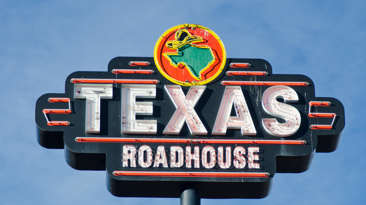 Stock image: Colorado Springs, United States - November 17, 2011: A Texas Roadhouse restaurant sign. 