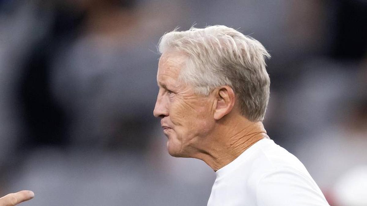  Aug 23, 2025; Glendale, Arizona, USA; Las Vegas Raiders offensive coordinator Chip Kelly (left) with head coach Pete Carroll against the Arizona Cardinals during a preseason NFL game at State Farm Stadium. Mandatory Credit: Mark J. Rebilas-Imagn Images | Mark J. Rebilas-Imagn Images 