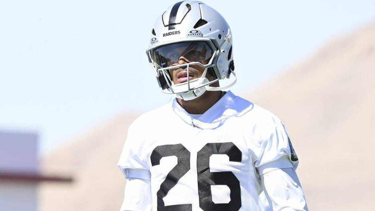  May 20, 2026; Henderson, NV, USA;Las Vegas Raiders cornerback Darien Porter (26) warms up during organized team activities at Intermountain Health Performance Center. Mandatory Credit: Candice Ward-Imagn Images | Candice Ward-Imagn Images 