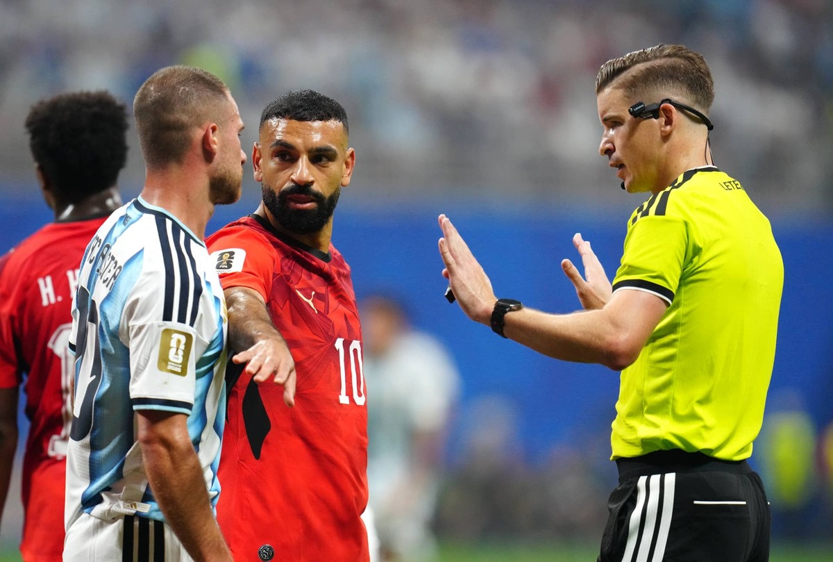  Argentina's Alexis Mac Allister and Egypt's Mohamed Salah appeal to referee Francois Letexier during the FIFA World Cup 2026 match. Photo by Nick Potts/PA Images via Getty Images
