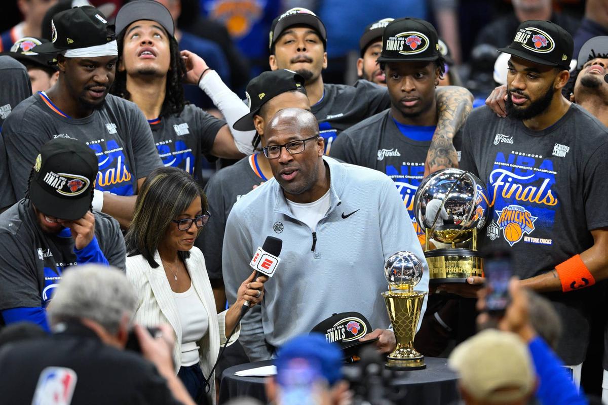  New York Knicks head coach Mike Brown speaks after being presented the 2026 Eastern Conference trophy David Richard-Imagn Images