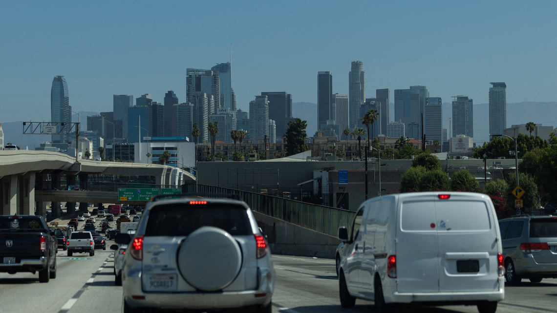 California seeks court order to block reversal of state emission rules 