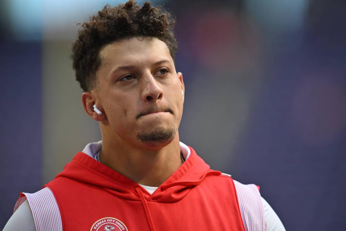  Kansas City Chiefs quarterback Patrick Mahomes (15). © Jeffrey Becker-Imagn Images