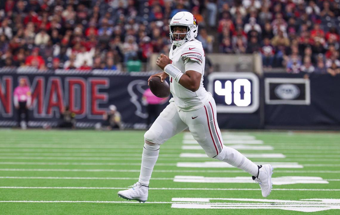  Arizona Cardinals quarterback Jacoby Brissett (7) scrambles against the Houston Texans in the third quarter at NRG Stadium. Thomas Shea-Imagn Images