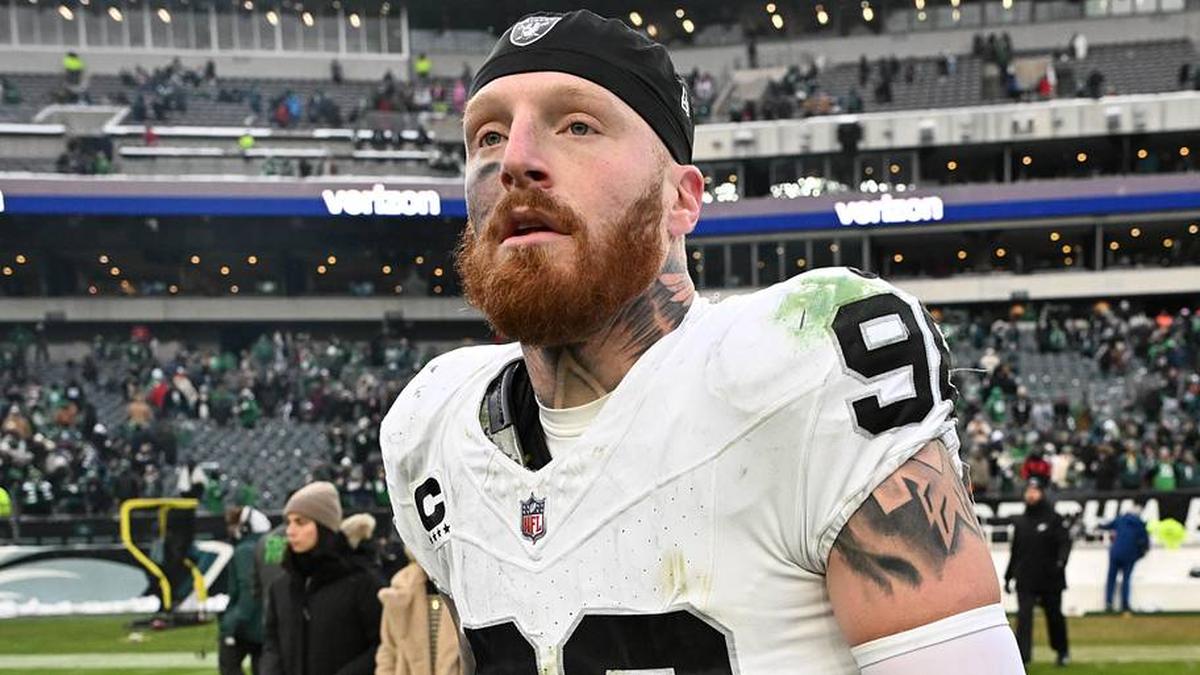  Dec 14, 2025; Philadelphia, Pennsylvania, USA; Las Vegas Raiders defensive end Maxx Crosby (98) on the field after loss to the Philadelphia Eagles at Lincoln Financial Field. Mandatory Credit: Eric Hartline-Imagn Images | Eric Hartline-Imagn Images 
