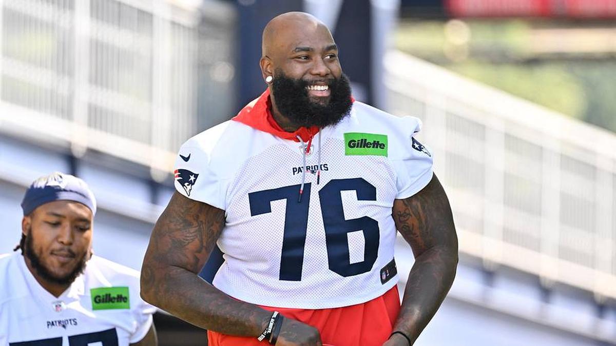  Jul 23, 2025; Foxborough, MA, USA; New England Patriots offensive tackle Morgan Moses (76) walks to the practice field for training camp at Gillette Stadium. Mandatory Credit: Eric Canha-Imagn Images | Eric Canha-Imagn Images 