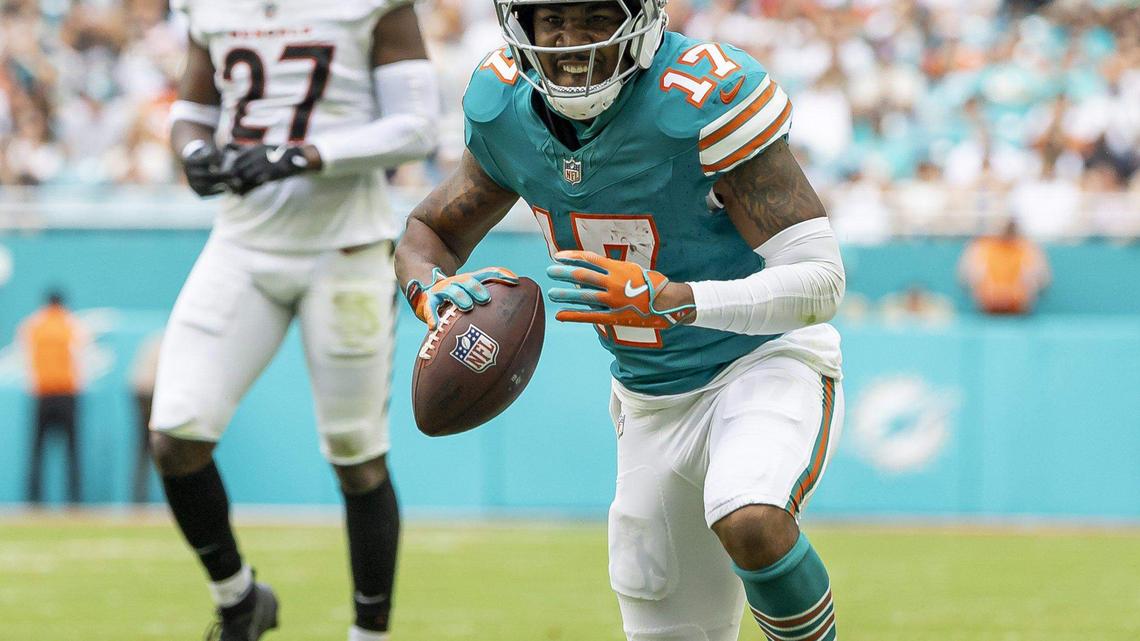 Troy Renck: Who does former Oregon Duck Bo Nix need as a target for Broncos? Jaylen Waddle, of course. 