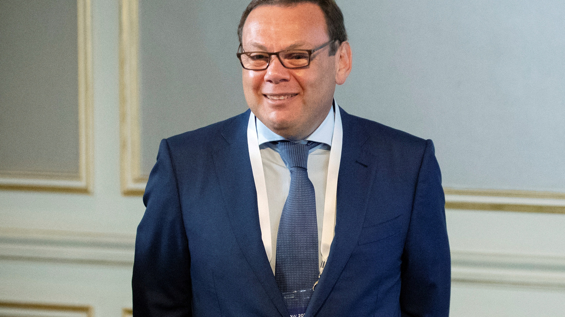 Latvian PM opposes deal to lift sanctions on Russia-linked billionaires Usmanov and Fridman 