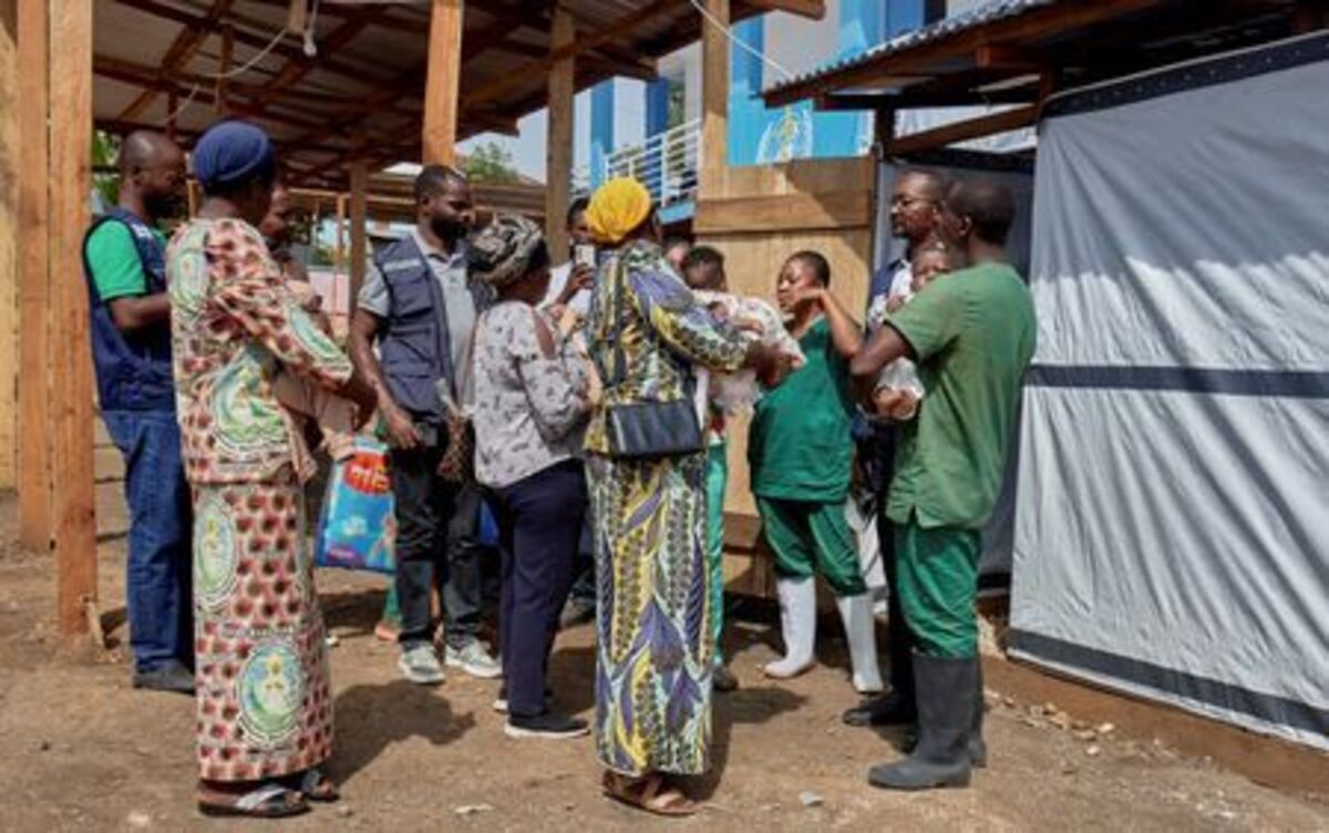 Congolese nuns receive children cleared off Ebola from Saint Nicholas Orphanage, at the Centre Medical Evangelique (CME) within the secured Ebola response zone, as aid agencies intensify efforts to contain the Ebola outbreak involving the Bundibugyo strain, in Hoho commune of Bunia town, Ituri province, Democratic Republic of Congo, June 9, 2026. REUTERS/Gradel Muyisa Mumbere