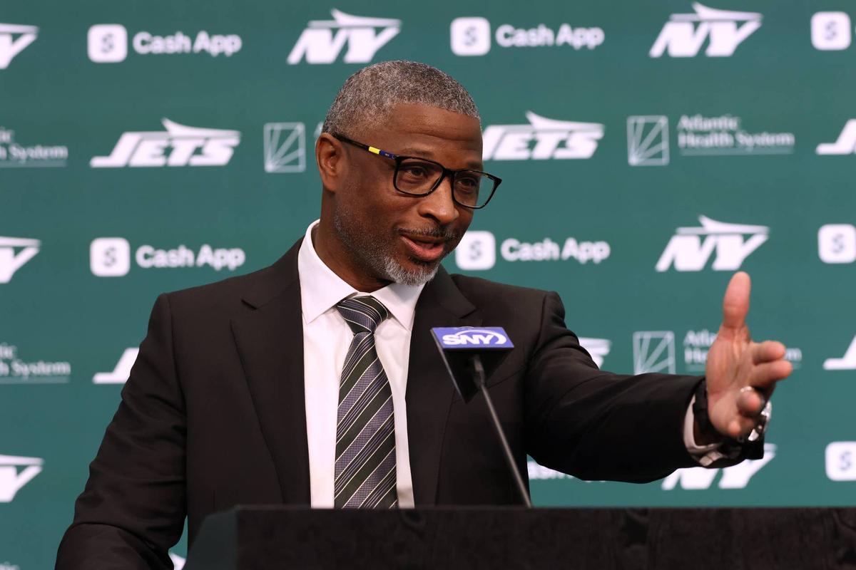  FLORHAM PARK, NEW JERSEY - JANUARY 27: New York Jets head coach Aaron Glenn is introduced to the media at Atlantic Health Jets Training Center on January 27, 2025 in Florham Park, New Jersey. (Photo by Ed Mulholland/Getty Images) 