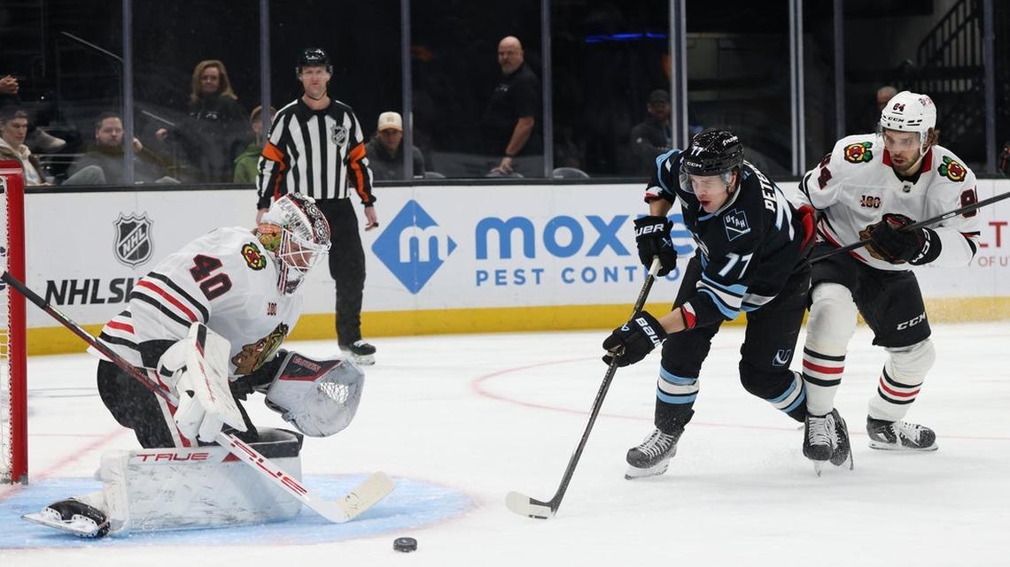 Arvid Soderblom posts first shutout as Blackhawks beat Mammoth 