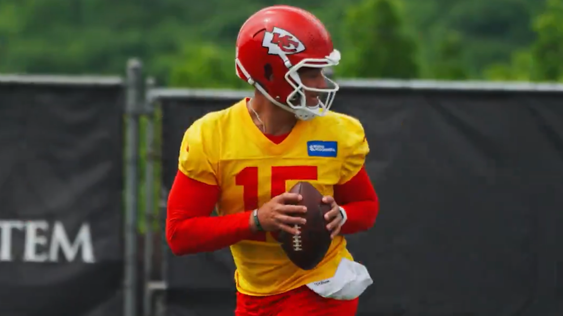 Patrick Mahomes Sparks Speculation About Week 1 Status With New Video 