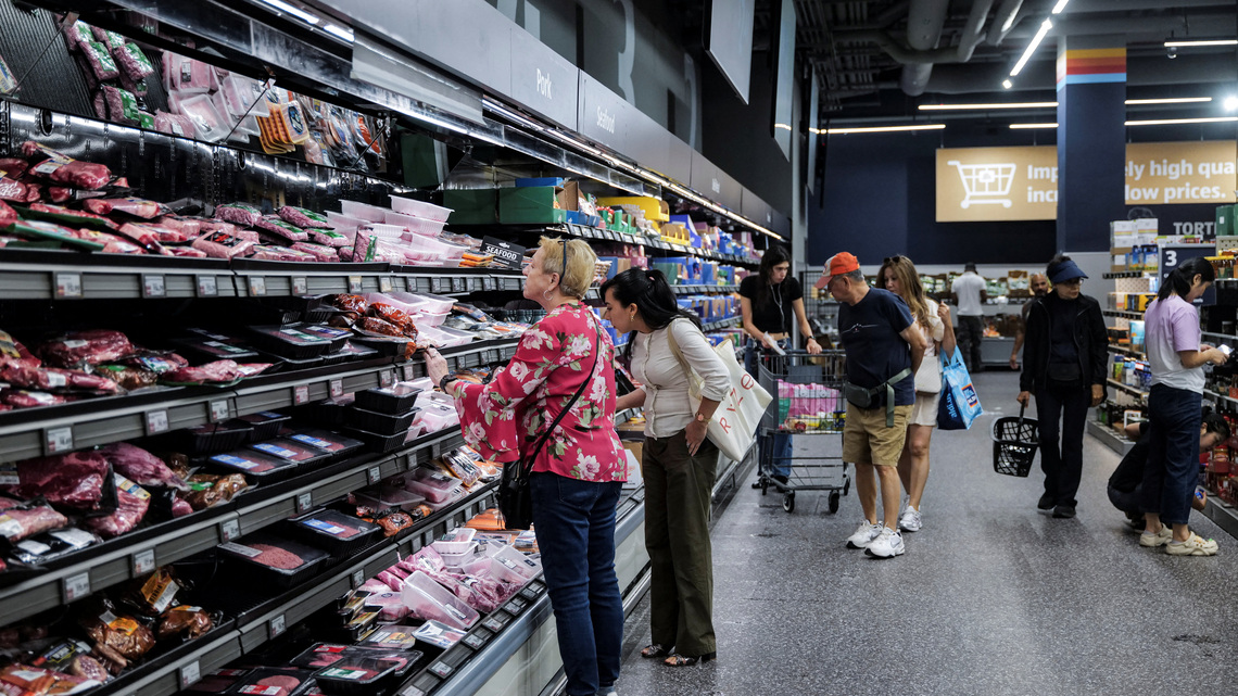 Robust retail sales underscore economy's resilience, inflation pressures building