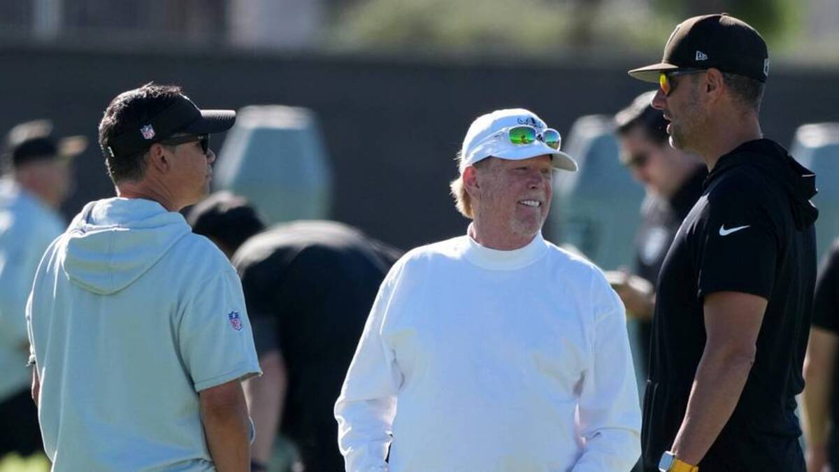  Jun 9, 2026; Henderson, NV, USA; Las Vegas Raiders quarterbacks coach Mike Sullivan (left), owner Mark Davis (center) and general manager John Spytek during minicamp at Intermountain Health Performance Center. Mandatory Credit: Kirby Lee-Imagn Images | Kirby Lee-Imagn Images 