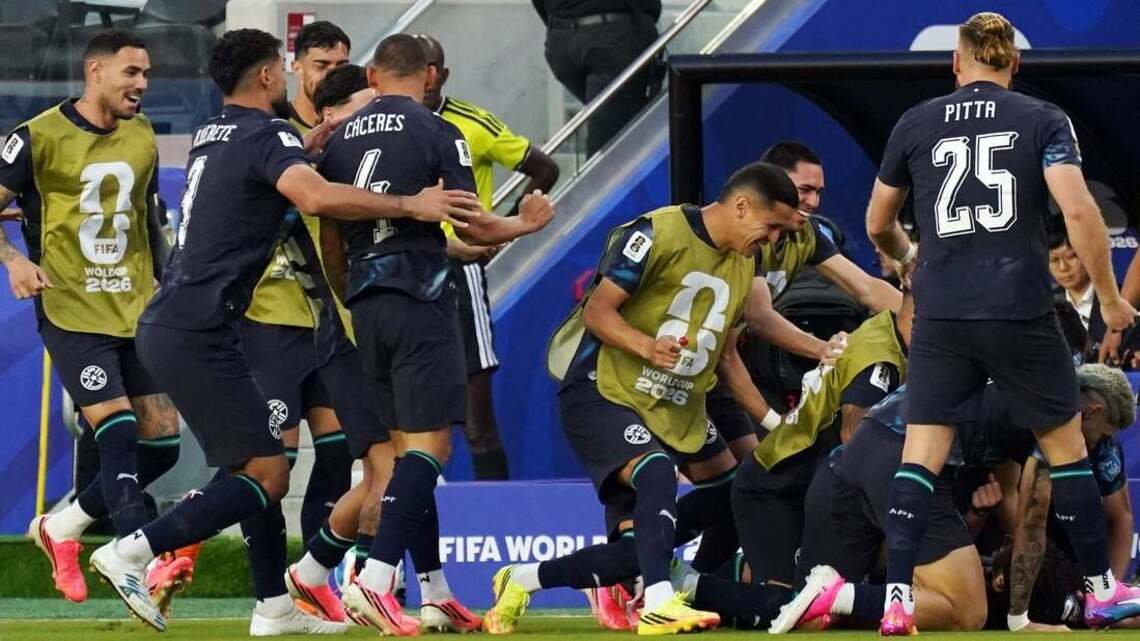 10-man Paraguay eke out win over 1-0 Turkey, still alive in World Cup 