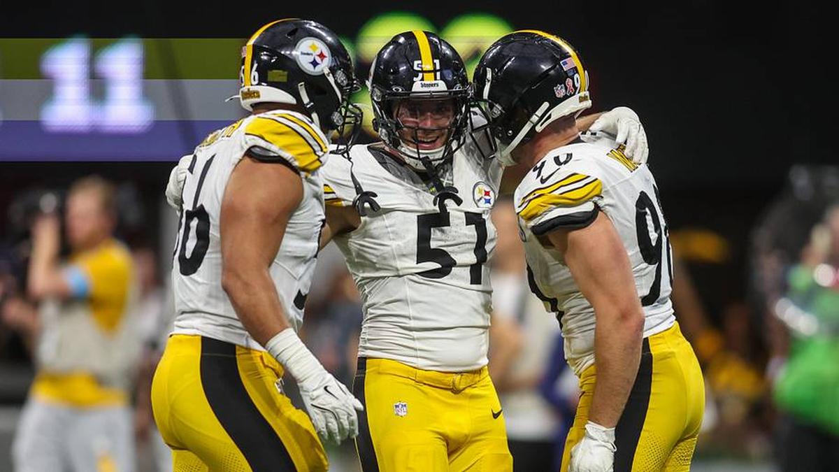  Sep 8, 2024; Atlanta, Georgia, USA; Pittsburgh Steelers linebacker Alex Highsmith (56) and linebacker Nick Herbig (51) and linebacker T.J. Watt (90) celebrate after a victory against the Atlanta Falcons at Mercedes-Benz Stadium. Mandatory Credit: Brett Davis-Imagn Images | Brett Davis-Imagn Images 