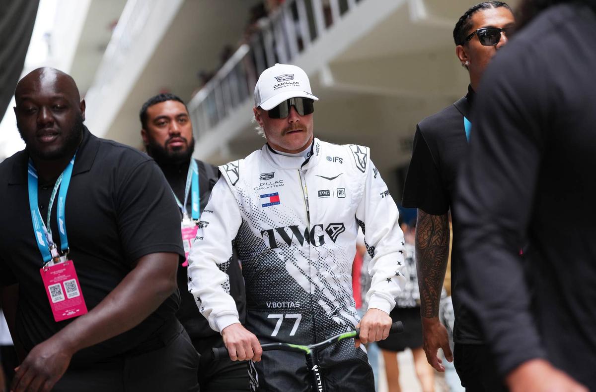  Valtteri Bottas on a scooter in the Paddock at the 2026 F1 Miami Grand Prix. Photo by Sona Maleterova/LAT Images