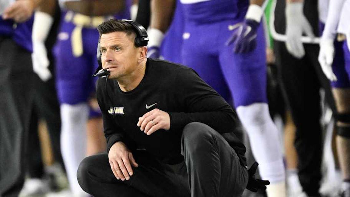  Dec 20, 2025; Eugene, OR, USA; James Madison Dukes head coach Bob Chesney looks on during the first quarter against the Oregon Ducks at Autzen Stadium. Mandatory Credit: Troy Wayrynen-Imagn Images | Troy Wayrynen-Imagn Images 