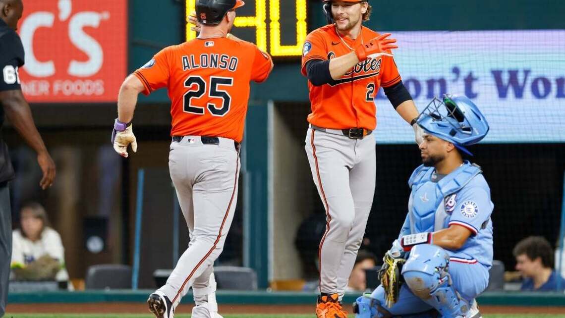 Alonso's 2-HR, 4-RBI day powers O's over Rangers
