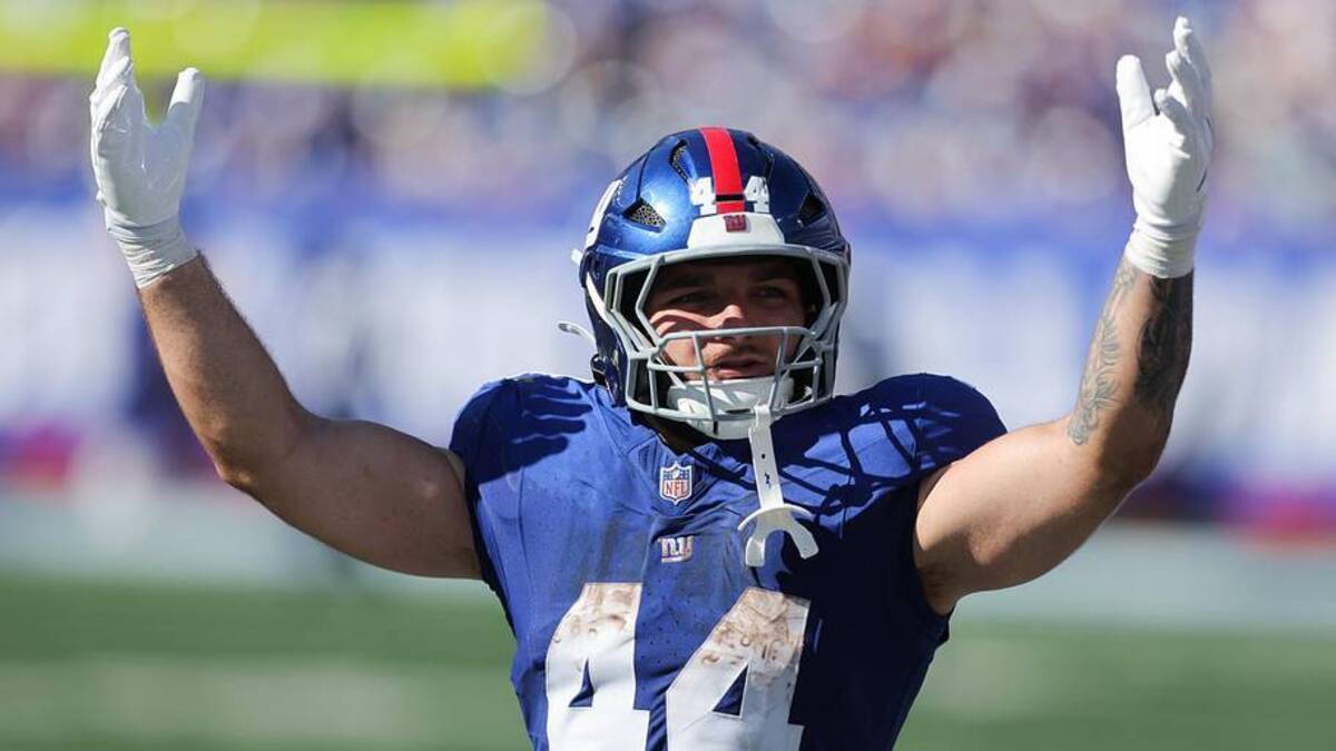  New York Giants running back Cam Skattebo (44) reacts during the third quarter against the Los Angeles Chargers at MetLife Stadium. | Brad Penner-Imagn Images 