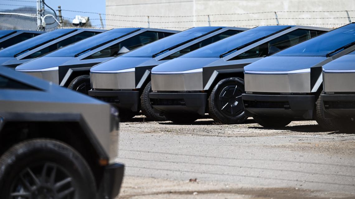 Cybertruck fans have 10 days to take advantage of Tesla's desperation 