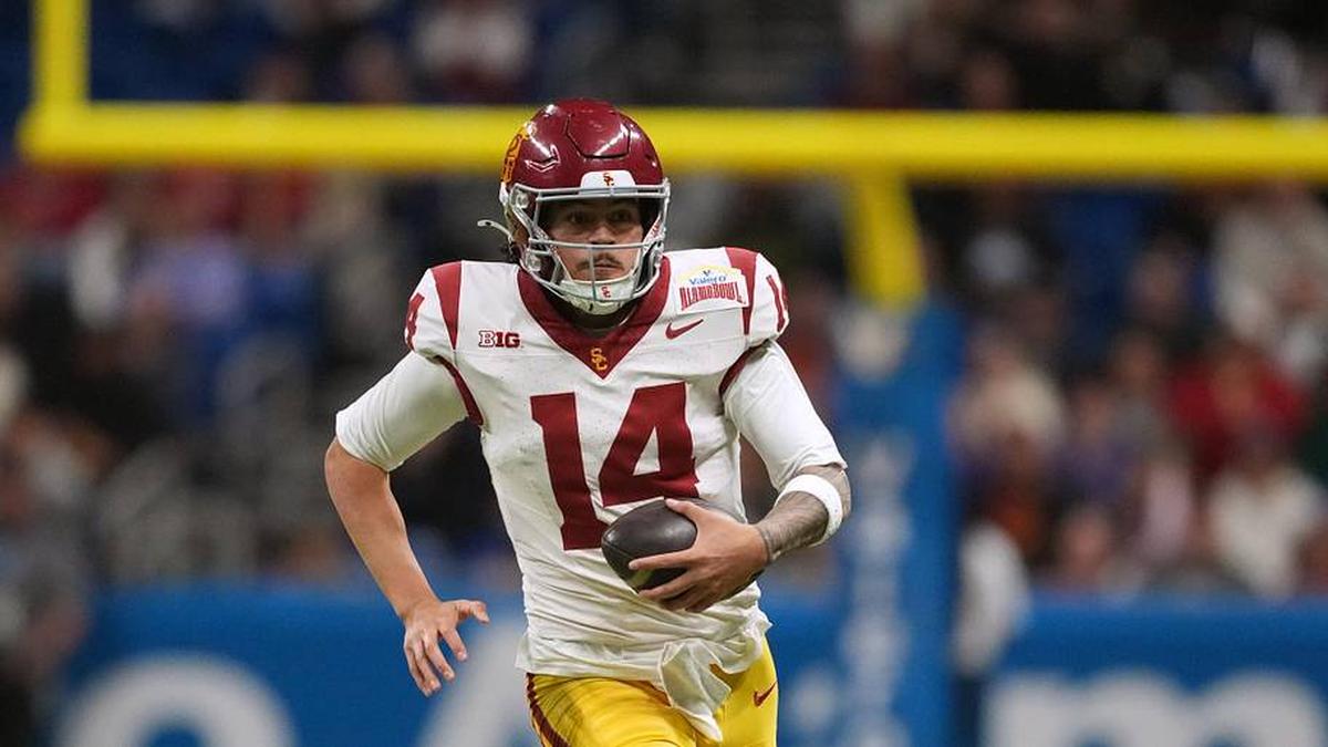  Dec 30, 2025; San Antonio, TX, USA; Southern California Trojans quarterback Jayden Maiava (14) carries the ball against the TCU Horned Frogs in the second half during the Alamo Bowl at Alamodome. Mandatory Credit: Kirby Lee-Imagn Images | Kirby Lee-Imagn Images 