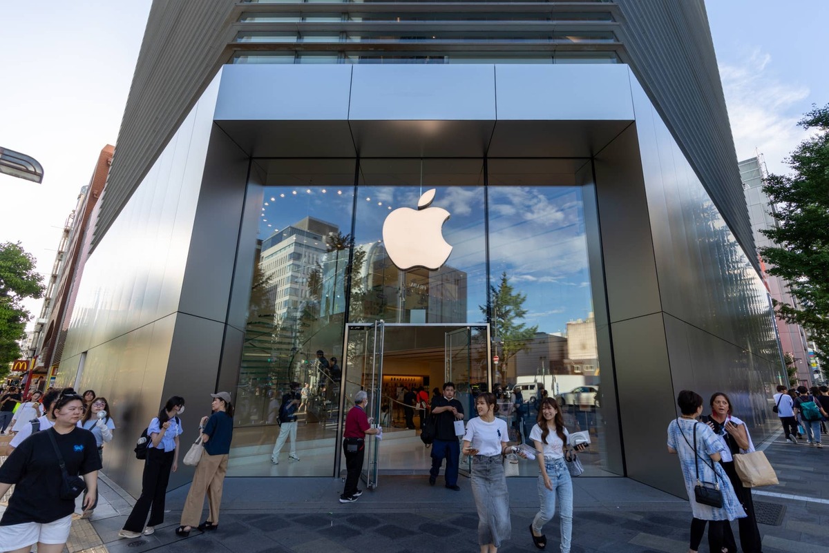  Apple's stock is up 6% year to date. 