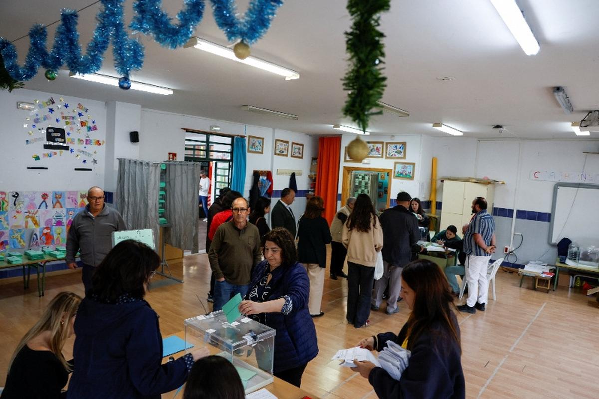 A woman votes at a polling station during the Andalusian regional elections in Ronda, Spain May 17, 2026. REUTERS/Jon Nazca
