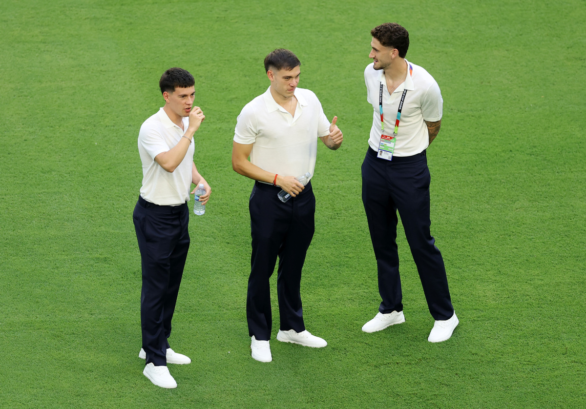  Manuel Ugarte #5 and Santiago Bueno #24 of Uruguay inspect the pitch before the FIFA World Cup 2026 Group H match between Saudi Arabia and Uruguay at Miami Stadium on June 15, 2026 in Miami, Florida. 