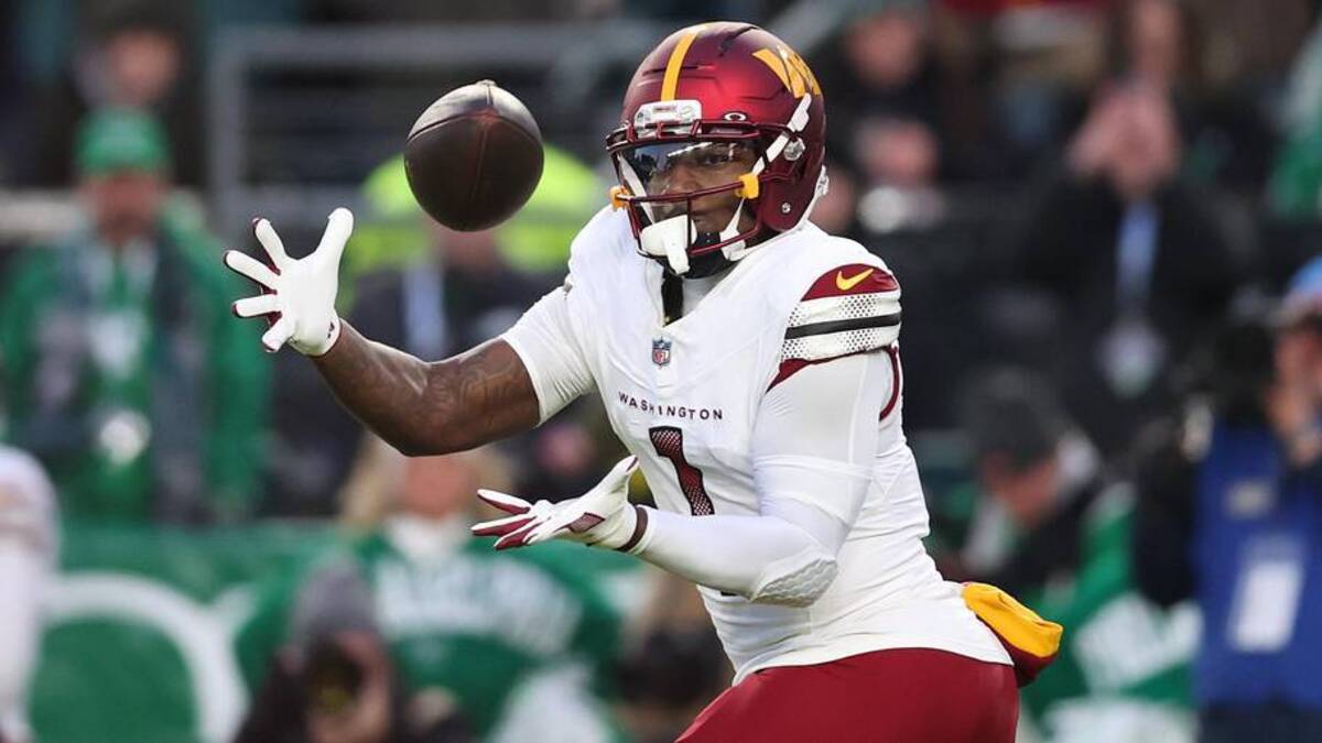  Washington Commanders wide receiver Deebo Samuel (1) makes a catch during the second quarter against the Philadelphia Eagles at Lincoln Financial Field. Mandatory Credit: Bill Streicher-Imagn Images | Bill Streicher-Imagn Images 