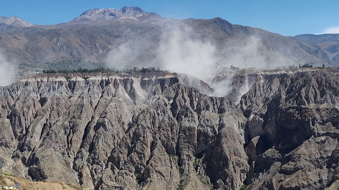 Strong earthquake strikes central Peru, no damage reported