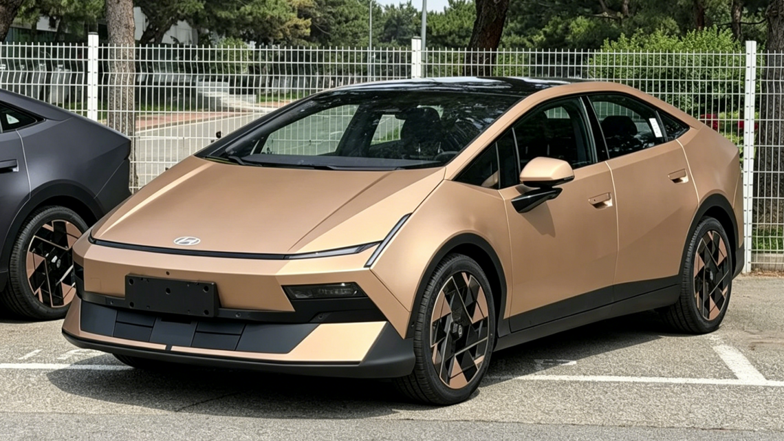 Hyundai's 404-Mile EV Range Figure Sounds Amazing Until You Read The Fine Print 