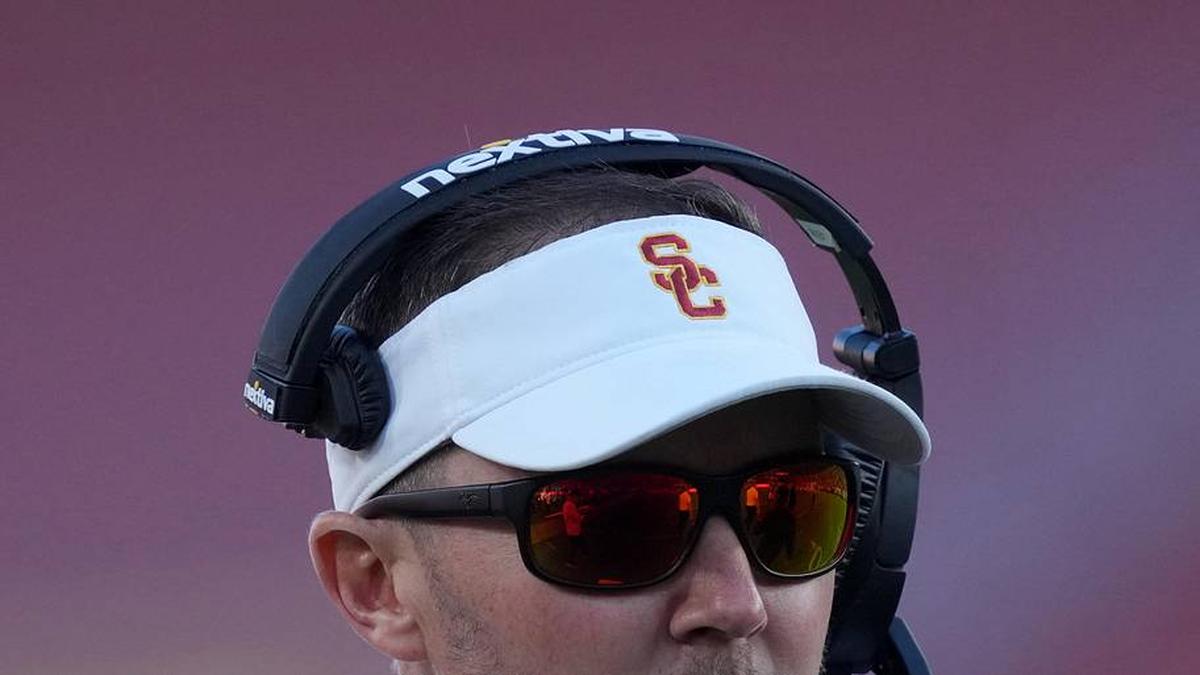  Oct 21, 2023; Los Angeles, California, USA; Southern California Trojans head coach Lincoln Riley watches from the sidelines against the Utah Utes in the first half at United Airlines Field at Los Angeles Memorial Coliseum. Mandatory Credit: Kirby Lee-Imagn Images | Kirby Lee-Imagn Images 