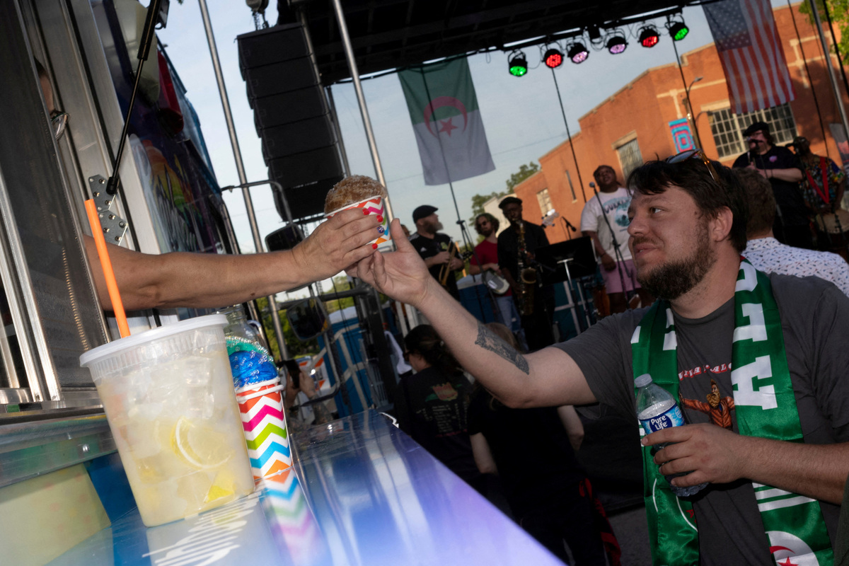 FILE PHOTO: A man wearing an Algeria scarf attends a street party showing Argentina's match against Algeria’s team, whose home base for the 2026 World Cup soccer tournament is at the nearby University of Kansas, in Lawrence, Kansas, U.S. June 16, 2026.  REUTERS/Doug Barrett/File Photo