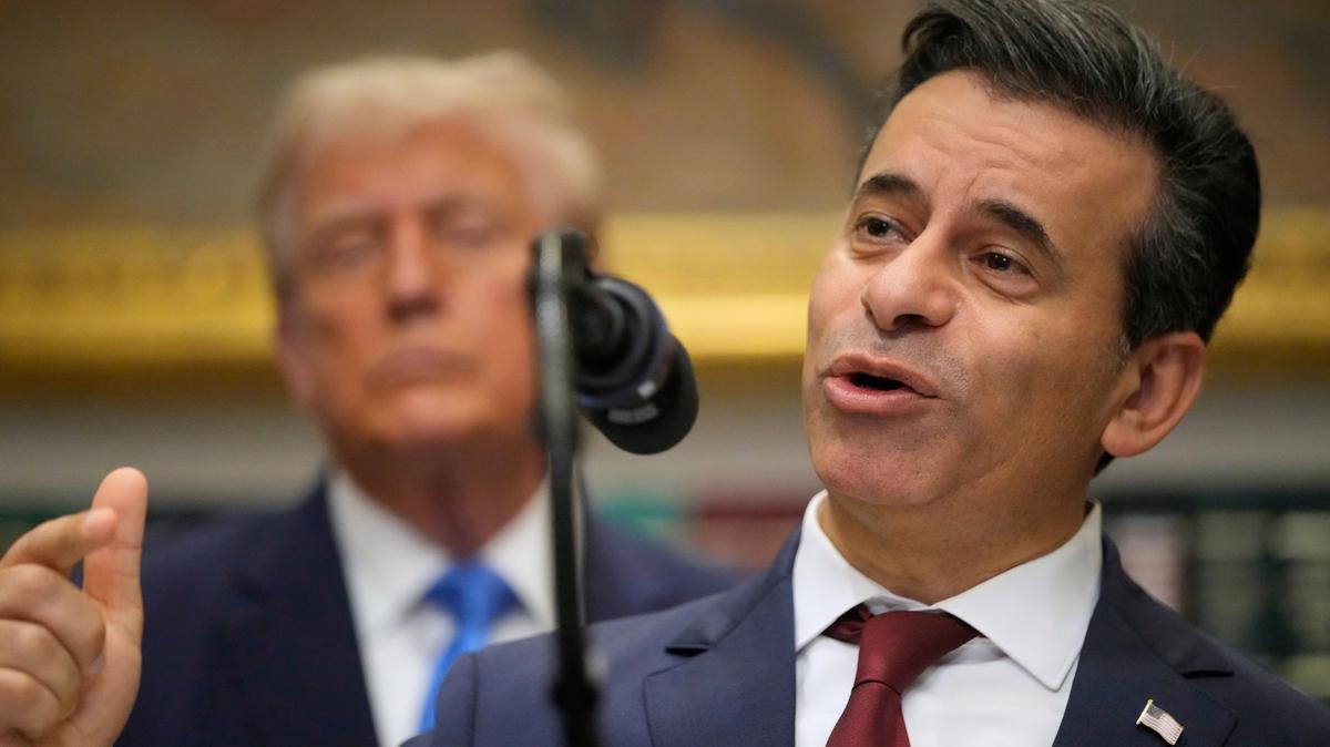 Trump. FILE - President Donald Trump listens as Dr. Marty Makary, commissioner of the Food and Drug Administration, speaks in the Roosevelt Room of the White House, Monday, Sept. 22, 2025, in Washington. (AP Photo/Mark Schiefelbein, file)
