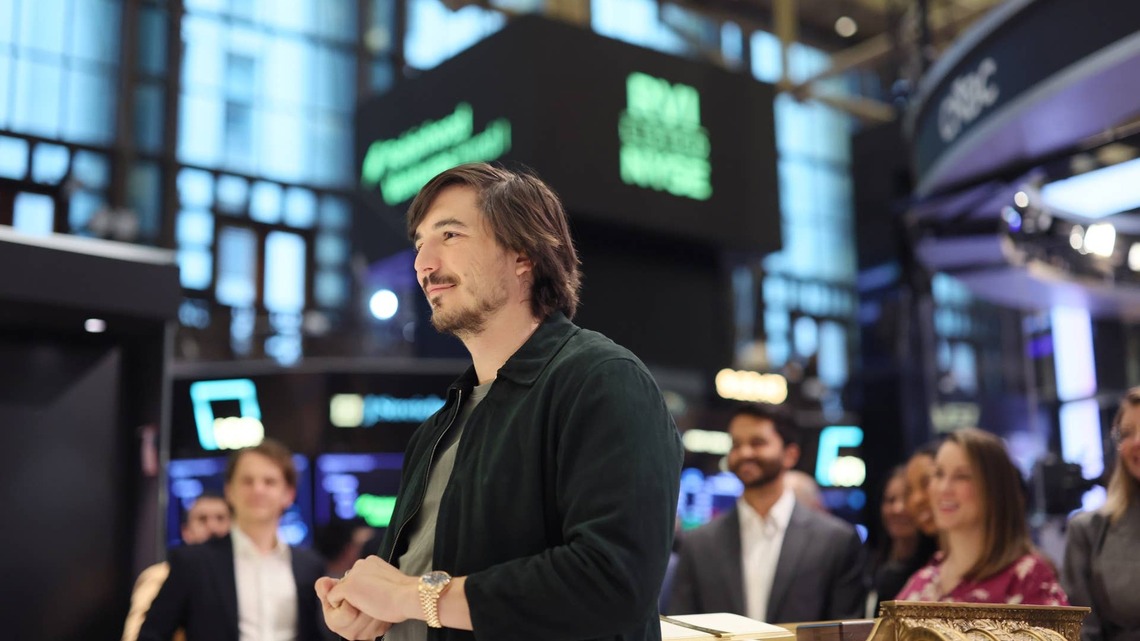 Goldman Sachs raises Robinhood stock price target after record trading surge 