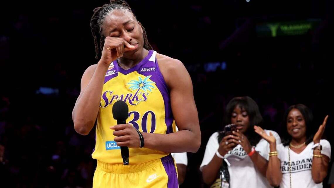 Nneka Ogwumike wins sportsmanship honor for fifth time