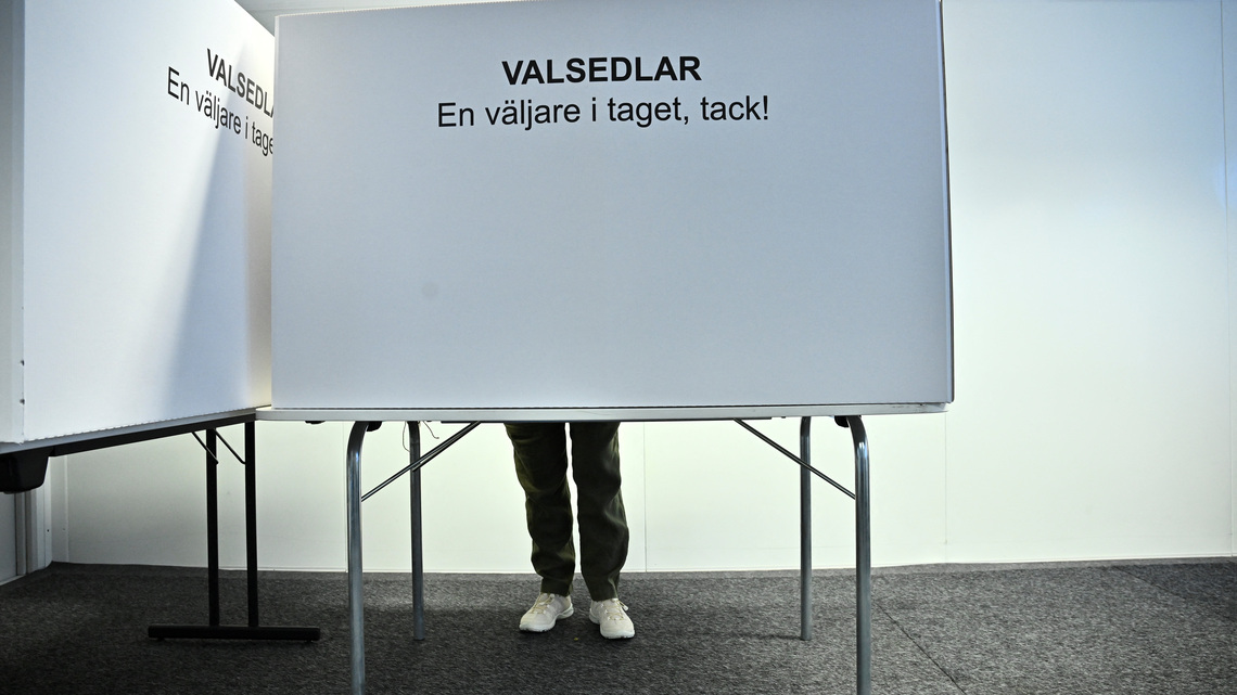 Swedish election is a close race with 10 days to go, poll shows 
