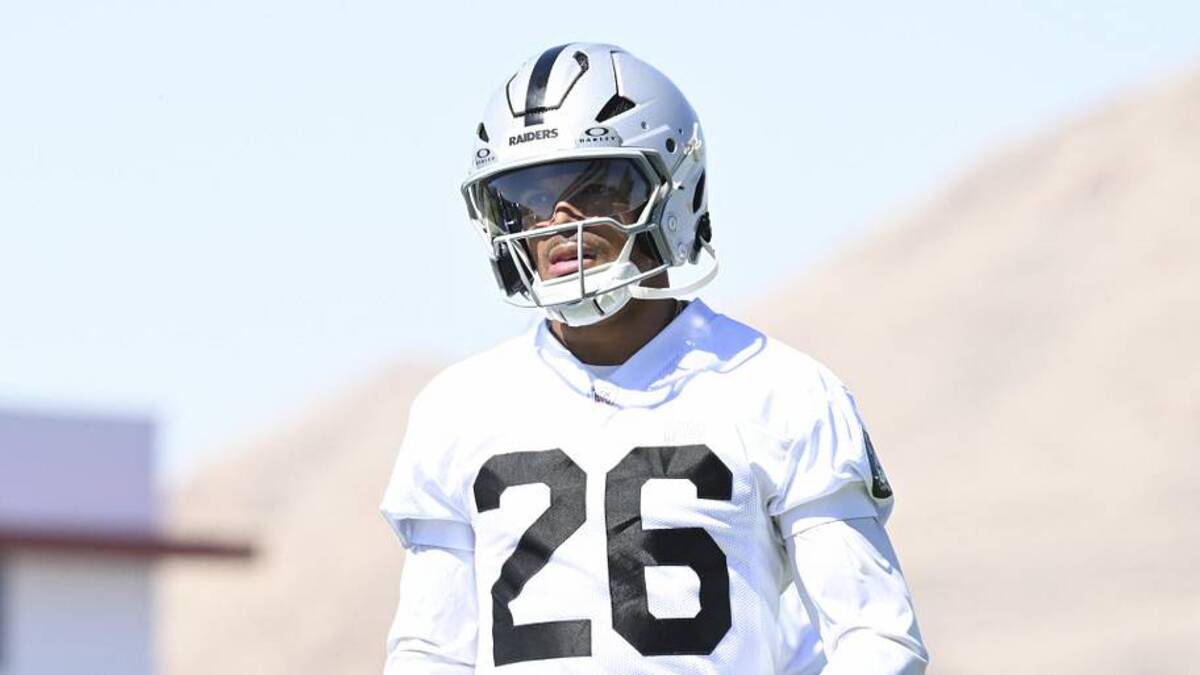  May 20, 2026; Henderson, NV, USA;Las Vegas Raiders cornerback Darien Porter (26) warms up during organized team activities at Intermountain Health Performance Center. Mandatory Credit: Candice Ward-Imagn Images | Candice Ward-Imagn Images 