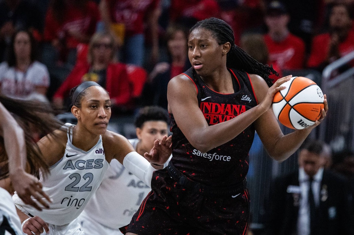  Sep 28, 2025; Indianapolis, Indiana, USA; Indiana Fever forward Aliyah Boston (7) holds the ball while Las Vegas Aces center A'ja Wilson (22) defends in the second half during game four of the second round for the 2025 WNBA Playoffs at Gainbridge Fieldhouse. Mandatory Credit: Trevor Ruszkowski-Imagn Images 