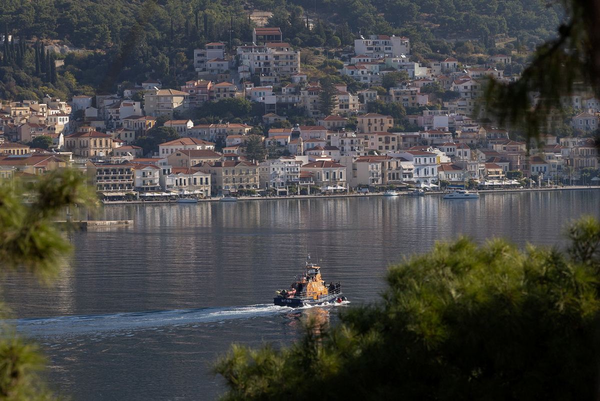 Twelve migrants, including infant, drown as boats capsize off Greek ...