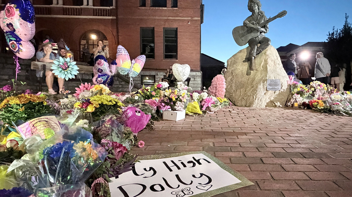 'We will always love you' - world mourns Dolly Parton