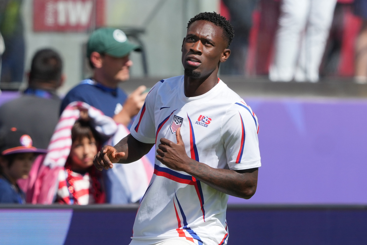 Jul 1, 2026; Santa Clara, California, USA; United States of America forward Folarin Balogun (20) warms up before a Round of 32 match of the 2026 FIFA World Cup against Bosnia and Herzegovina at San Francisco Bay Area Stadium. Mandatory Credit: Darren Yamashita-Imagn Images