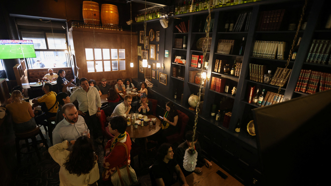 Soccer-Two flags, one bar: a Mexico City pub prepares for Azteca showdown 