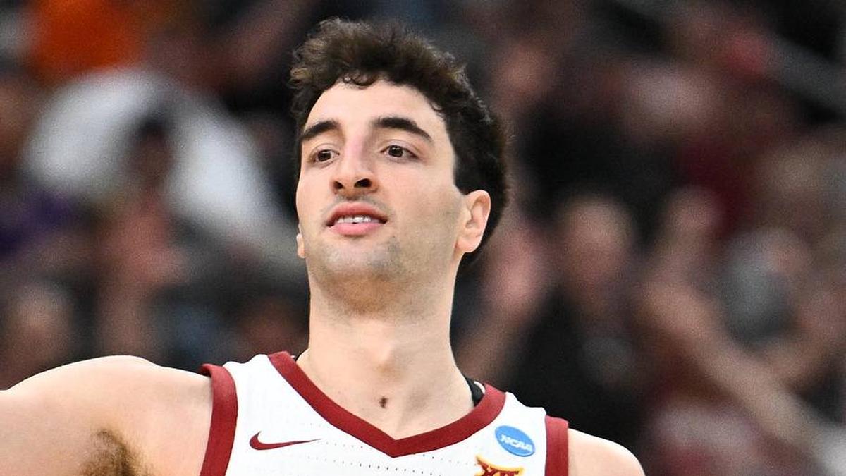  Mar 22, 2026; St. Louis, MO, USA; Iowa State Cyclones forward Milan Momcilovic (22) celebrates after a play during the second half against the Kentucky Wildcats during a second round game of the men's 2026 NCAA Tournament at Enterprise Center. Mandatory Credit: Jeff Le-Imagn Images | Jeff Le-Imagn Images 