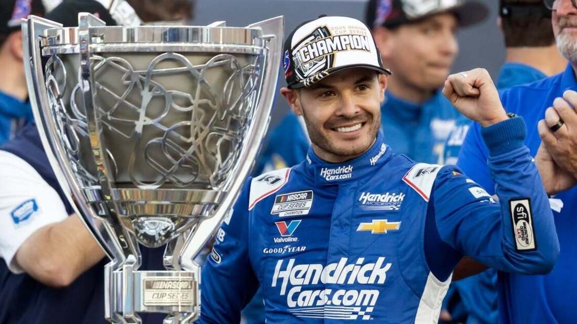 Kyle Larson looking to strengthen Chase lead at Phoenix 