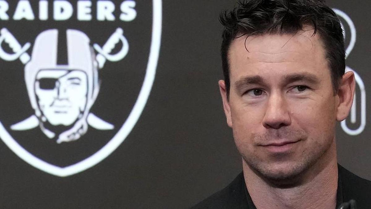  Apr 24, 2026; Henderson, NV, USA; Las Vegas Raiders coach Klint Kubiak at press conference at Intermountain Health Performance Center. Mandatory Credit: Kirby Lee-Imagn Images | Kirby Lee-Imagn Images 