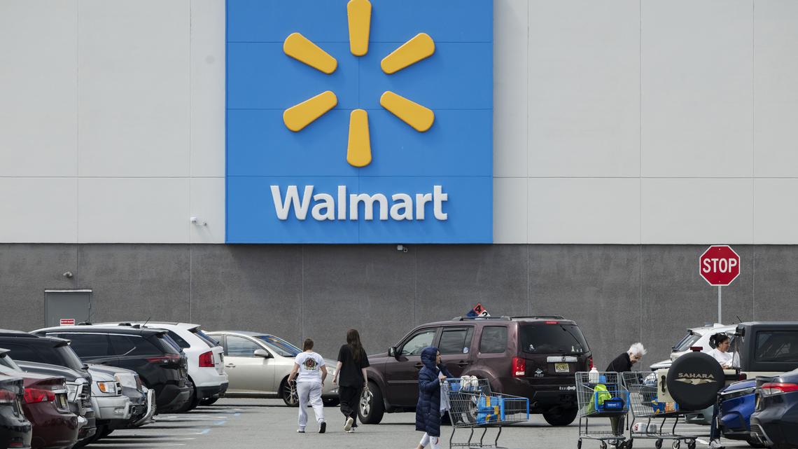 Walmart Shares Sink as Investors Fret About Price-Conscious Shoppers 