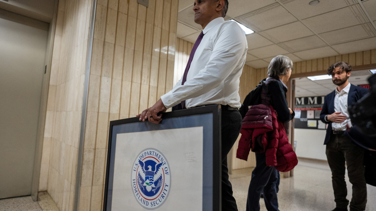 US says immigrants from Ukraine, Sudan can keep protected status for ...